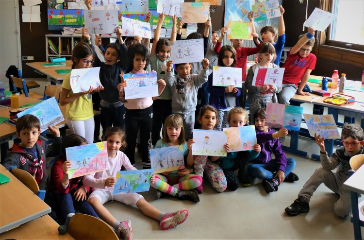 foto seconda-b-scuola-sanzio-trento - Progetto Ponte Educativo Mediterraneo Venezia Pesce di Pace.JPG
