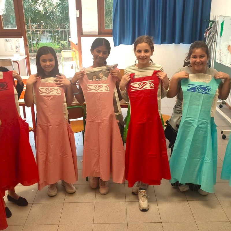 La Scuola Diedo di Venezia decora i vestiti di Marco Polo con gli stencil per la Mostra a Palazzo&nbsp;Mocenigo